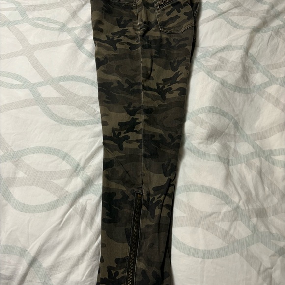 Women’s Nevada Camo Jeans Size 30 - Picture 5 of 5